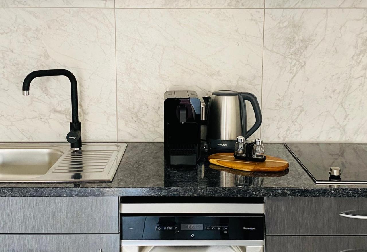 Lilie Appartement In Heviz Mit Tiefgarage, New And Modern Екстериор снимка